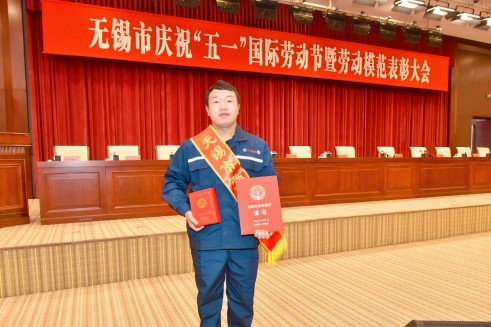 “无锡市劳动模范”胡昌平背后的故事：用责任与坚守练就叉车“铁臂”